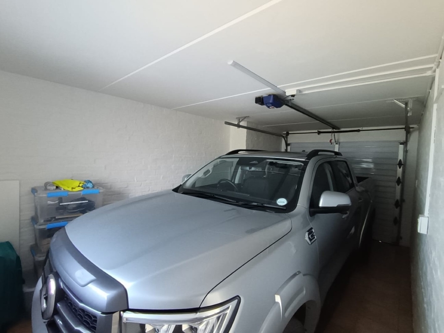 5 Bedroom Property for Sale in Kleinbaai Western Cape